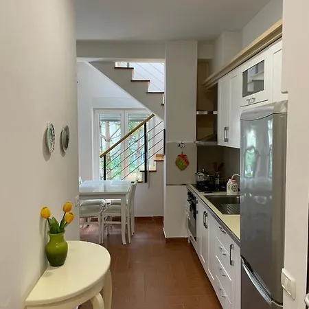 Apartament Gjiri Lalzit *